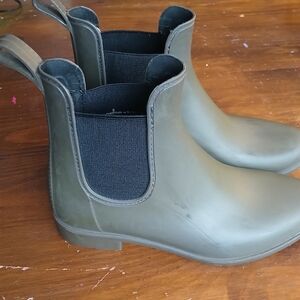 Merona Olive Hunter Green Chelsea Boots, Ankle Rain Boots